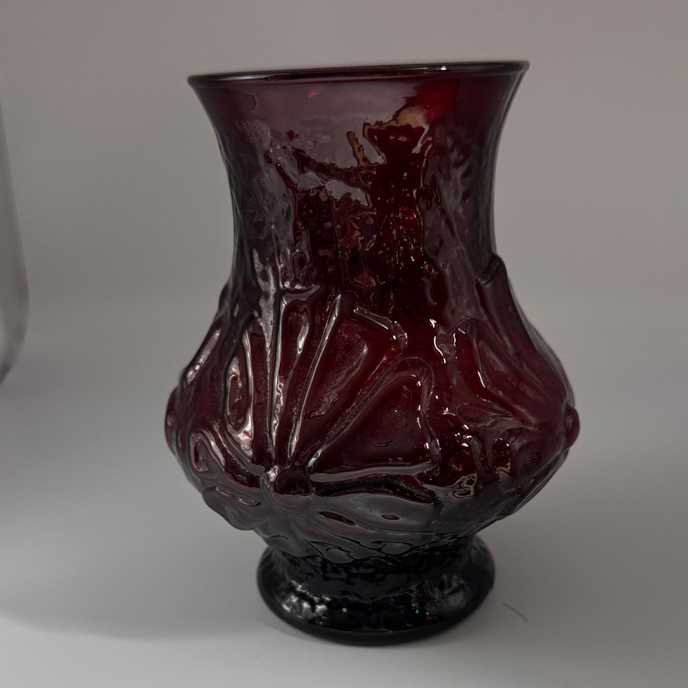 ?Anchor Hocking? Deep Red Glass Vase